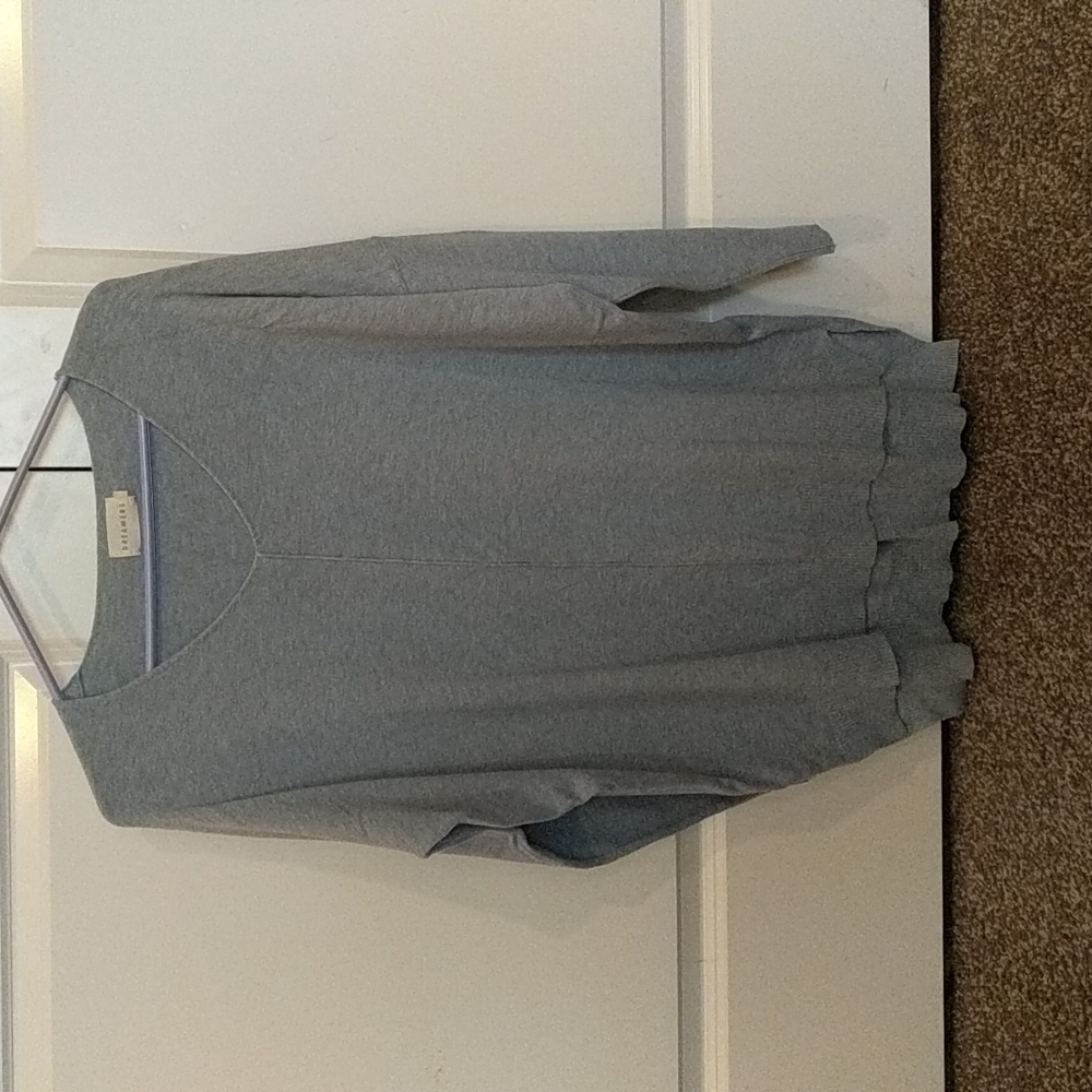 Dreamers boutique v-neck sweater, size M/L